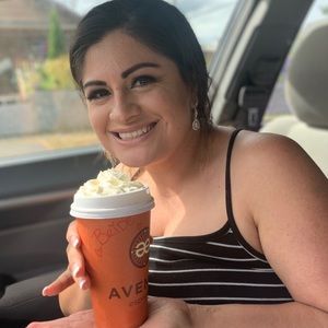 Meet your Posher, Yesenia